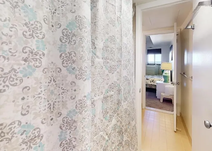 Affordable With Furnished Balcony Water Views & Pools Holiday home