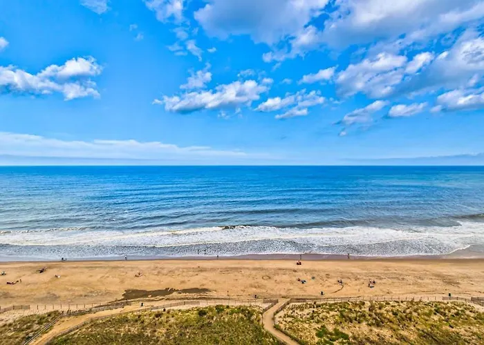Holiday home Affordable With Furnished Balcony Water Views & Pools *